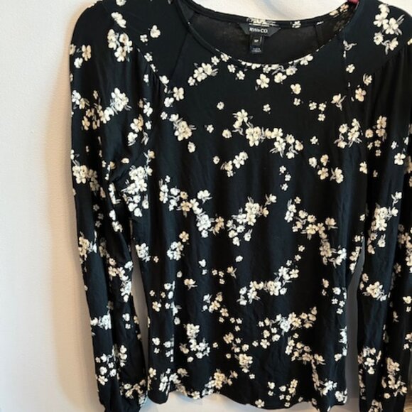NWT RW & CO Black Floral Long Sleeve Tee Size Small - Picture 1 of 1
